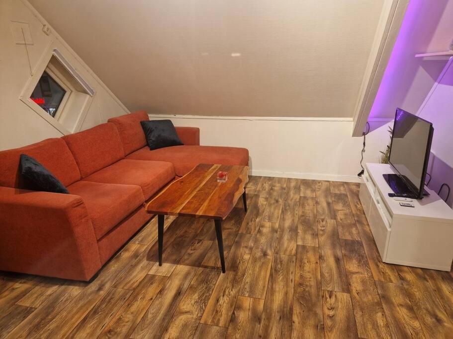 Apartment Smaller Next To Bridge *